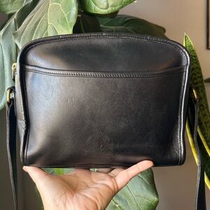 SOLD.      Vintage Coach Black 1997 Metropolis Crossbody Bag